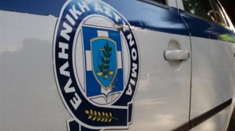 Καμίνια: 3 άνδρες πήγαν να κάψουν αστυνομικούς, περιπολικό και 2 καταστήματα